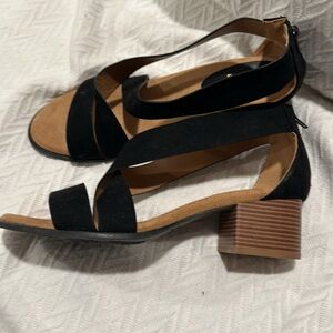Black faux suede open toe block heel sandal size 10- new